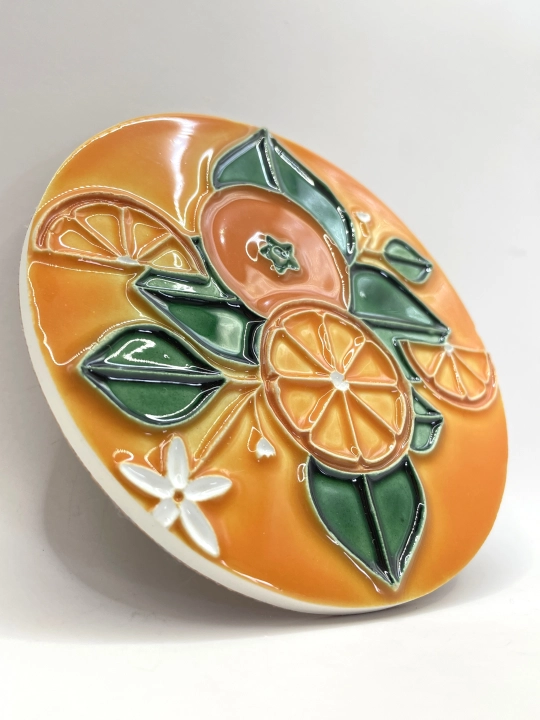 Ręcznie robiona podstawka ceramiczna z motywem pomarańczy