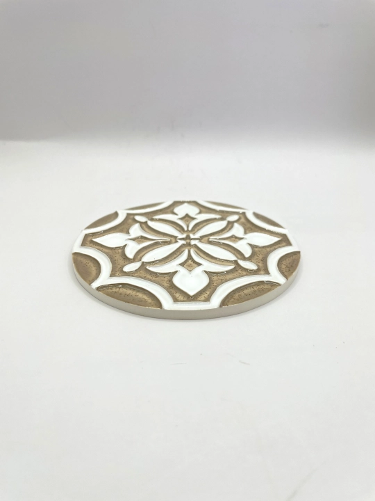 Ręcznie robiona podstawka ceramiczna z motywem śródziemnomorskim